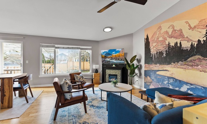 Whittier Heights House | Modern 4BD house in Ballard - walkable, central AC, family & pet-friendly