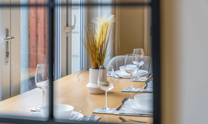 East End House | Modern 5 Bed Townhouse with Free Parking