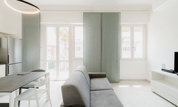 Tonfano House | Modern and bright seafront house