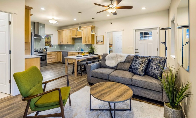 North Star House | Modern & Accessible 4BR Retreat in Downtown Anchorage - dog friendly