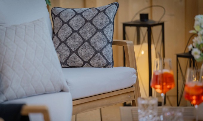 Strobl Apartment | Modern alpine retreat for 2 people - the schwalbenNEST at Arnestgut
