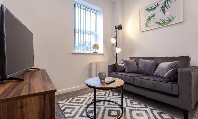 Bolton Apartment | Modern and Chic 1BR Apartment in Bolton