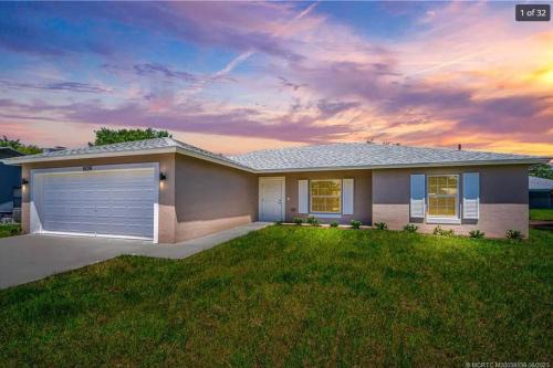 Indian River Estates House | Modern and comfortable new home with hot tub