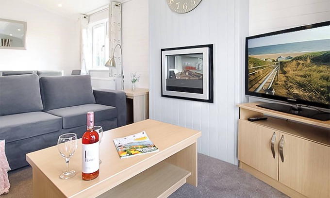 Swanage Ski Chalet | Modern and contemporary two bedroomed lodge with one double and one twin.