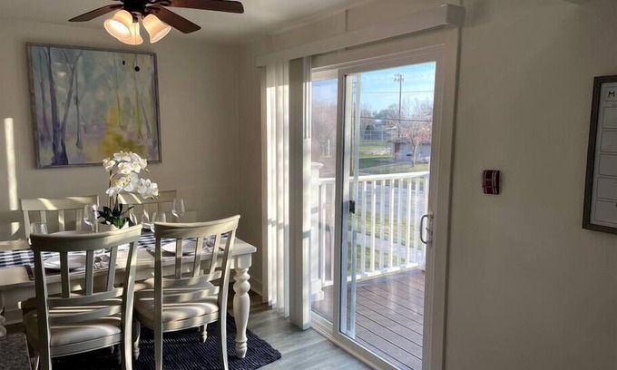 De Pere Apartment | Modern And Spacious Residence In Quiet & Central Community