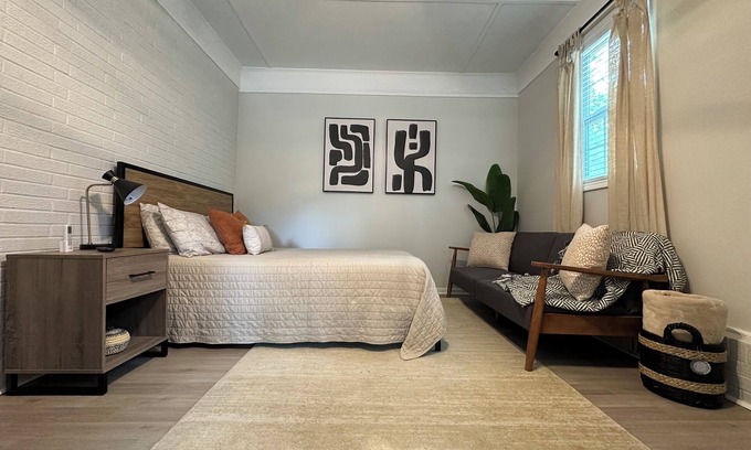 Northeast Raleigh Apartment | Modern And Spacious Studio Retreat