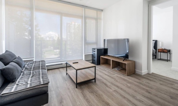Surrey Apartment | Modern and Stylish Condo Retreat in Vibrant Surrey
