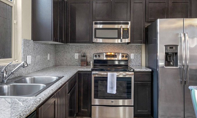 Tucson Apartment | Modern Apartment in Prime Location (ID8407X53)