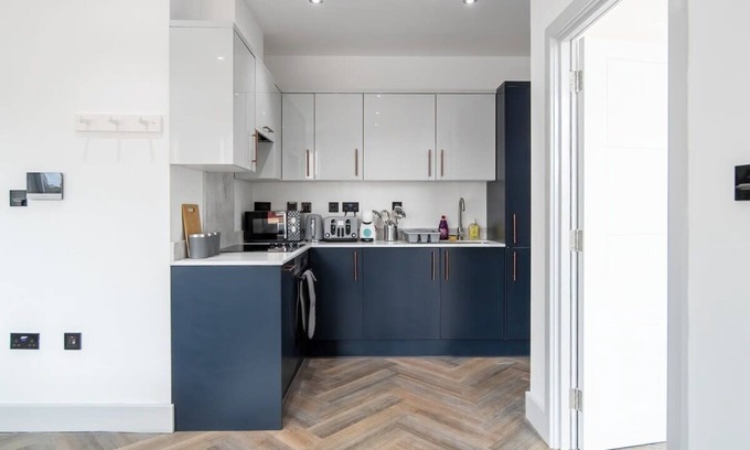Havering Apartment | Modern Apartment in Romford near Elizabeth Line*8
