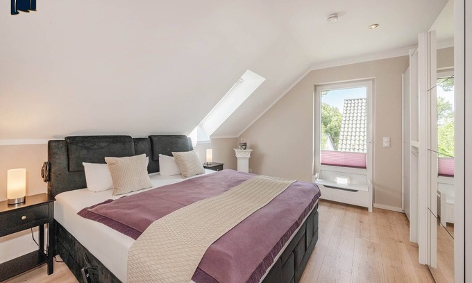 Seebad Bansin Apartment | Modern apartment with fireplace, balcony & quiet location.