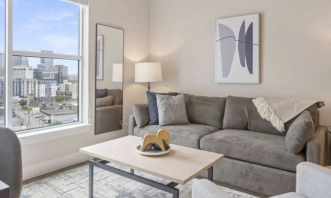 The Gulch Apartment | Modern Apartment in Prime Location (ID8931X32)