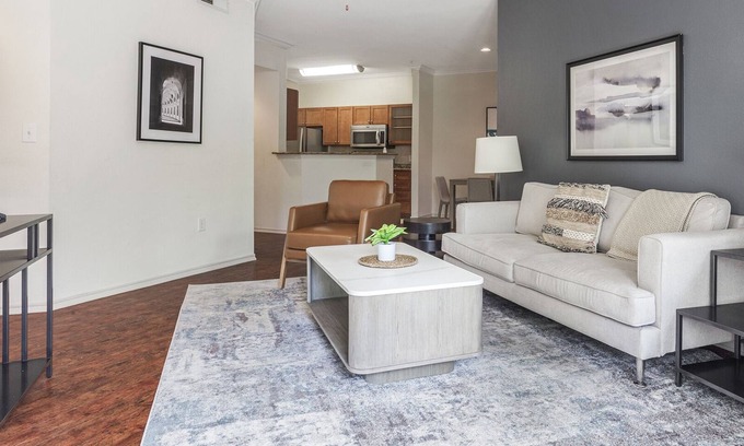 Falconhead Apartment | Modern Apartment in Prime Location (ID3084)