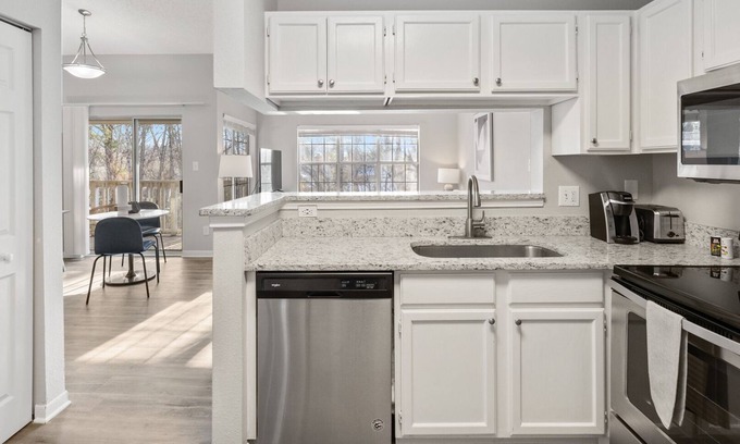 Ellendale Apartment | Modern Apartment in Prime Location (ID6761X43)