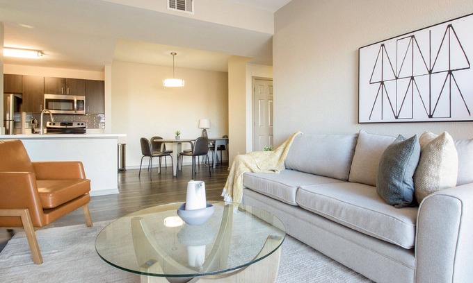 Denver Apartment | Modern Apartment in Prime Location (ID3287X15)