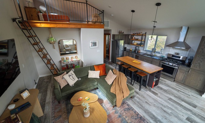Livingston House | Modern Apartment in Livingston with Bird’s Eye View of 3 Mountain Ranges