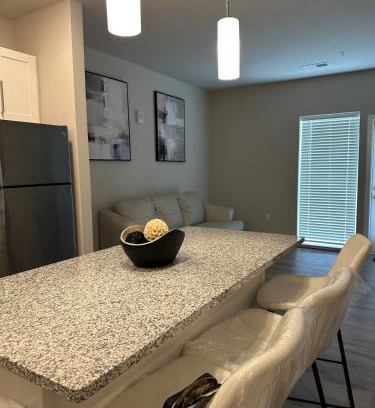 Prairie Point-Wildberry Apartment | Modern Apartment min from MCI
