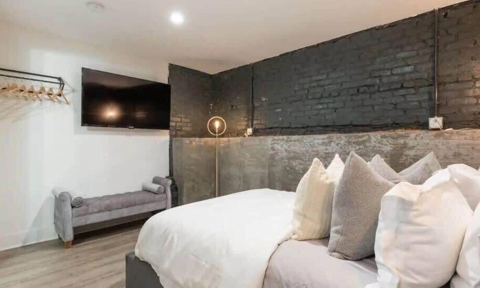 Midtown Apartment | Modern Apartment near Piedmont Park 90
