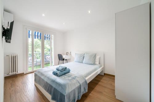 Pasteur Apartment | Modern apartment, steps from tramway