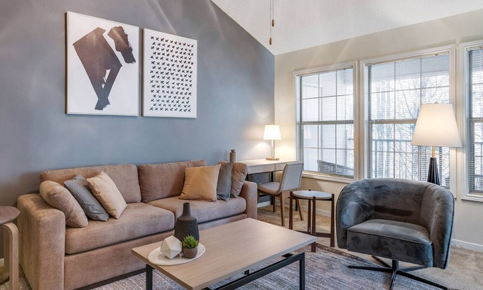 Winston - Salem Apartment | Modern Apartment in Prime Location (ID8459X88)