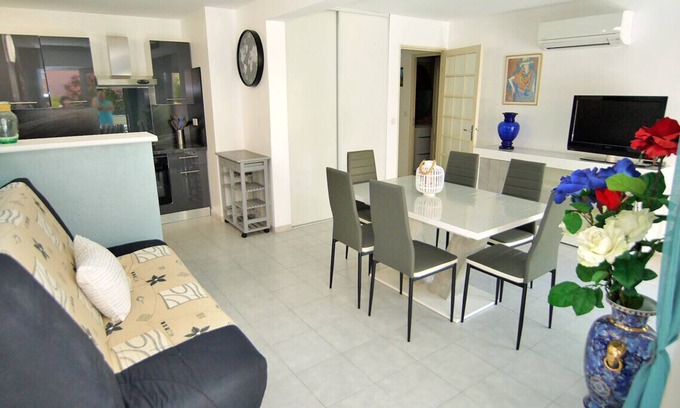 Frejus Port Apartment | Modern apartment with terrace and beach 5 min away