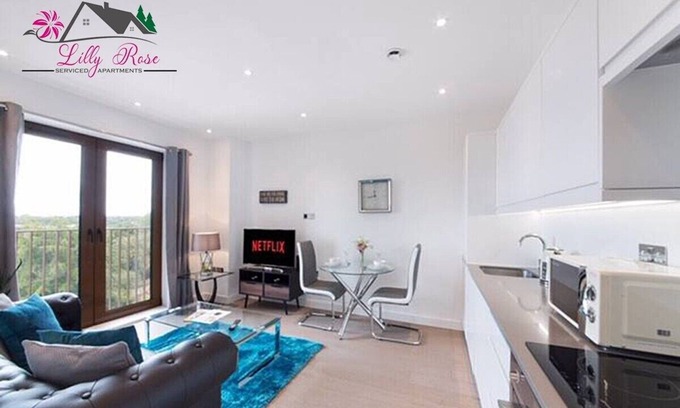 St Albans Apartment | *Modern Apt *Perfect for Couples/Work* CityView