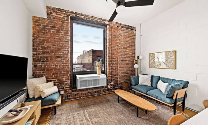 Duluth Apartment | Modern Apt w/Gym, Elevator, Coffee Shop | 323