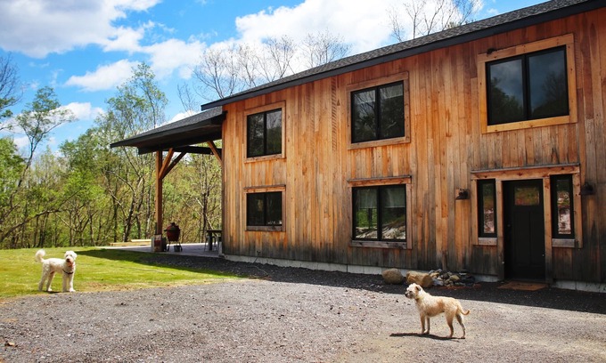 Gansevoort House | Modern Barn-Style Getaway Sleeps 10 Dog-Friendly