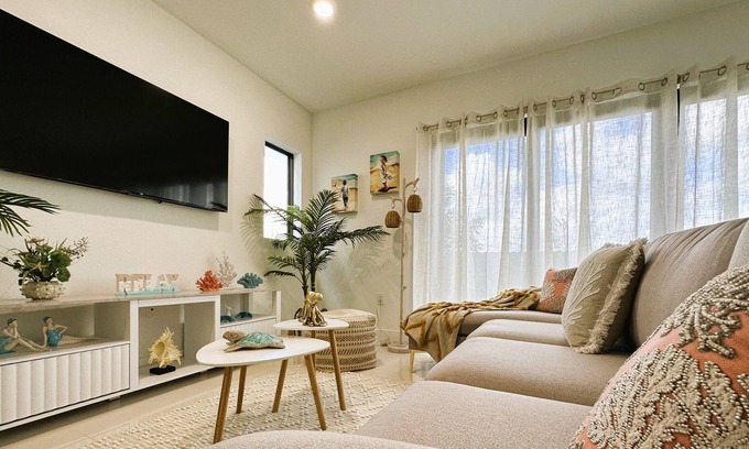Florida City House | Modern Beach 100% Concrete Decor FL Gateway Keys