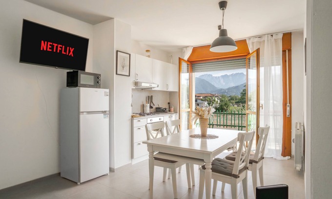 Massa Apartment | Modern Beach Apartment Near Forte dei Marmi