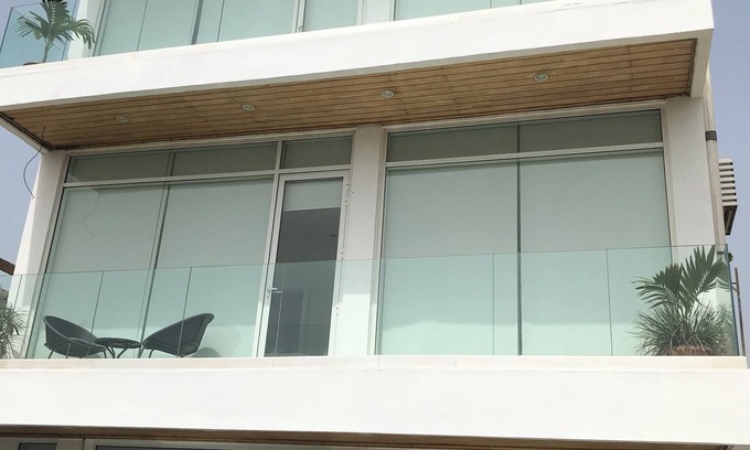 Monrovia House | Modern Beachfront Luxury in Monrovia