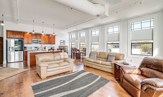 Blaine Condo | Modern Blaine Condo Rental < 1 Mi to Boat Harbor!