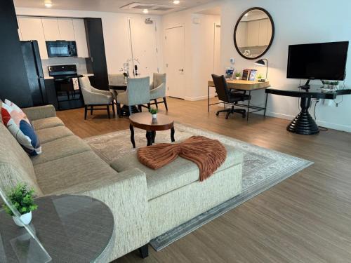 Palms Apartment | Modern Boutique Living in Culver City