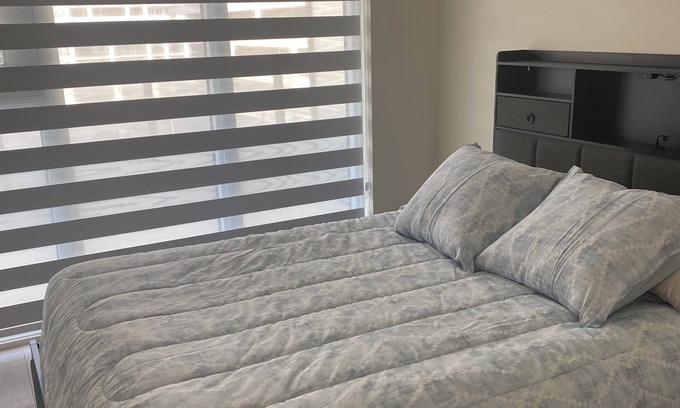 Vaughan Apartment | ๐๏ธ Modern ๐ธ Bright, Private Room with Ensuite โ 2 Min Walk to Vaughan Mills!
