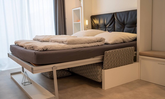 West Apartment | Modern business Apartment with gym and bike