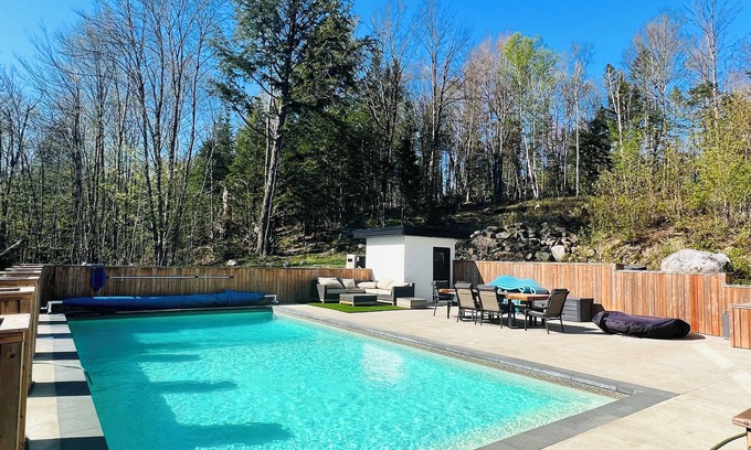 Stoneham-et-Tewkesbury Ski Chalet | ~ Modern waterfront home #301615 ~