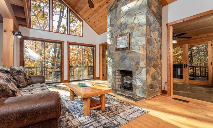 Rawley Springs Cabin | MODERN CABIN DEEP IN THE MOUNTAINS AND ONLY 20 MINS TO HARRISONBURG