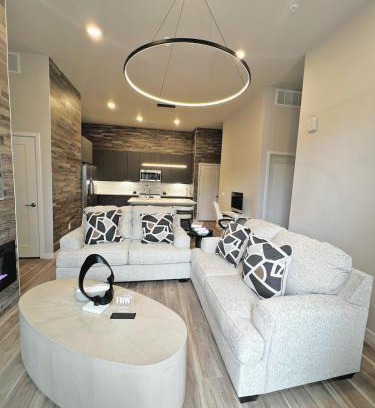 Grand View Estates Apartment | Modern Cabin style place
