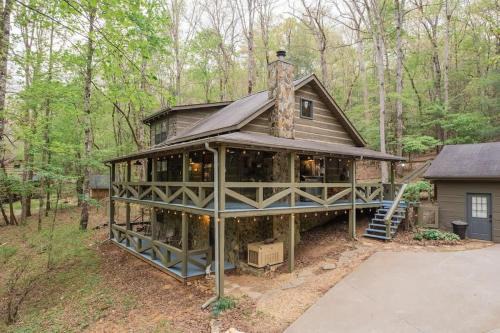 Dial House | Modern Cabin with Luxury Gym, Firepit + Game Room!