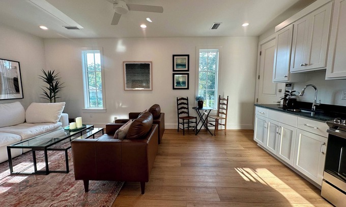 Southeast Pensacola Apartment | Modern Carriage House in East Hill