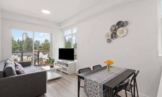 Surrey Apartment | Modern Central 1BR condo, Surrey