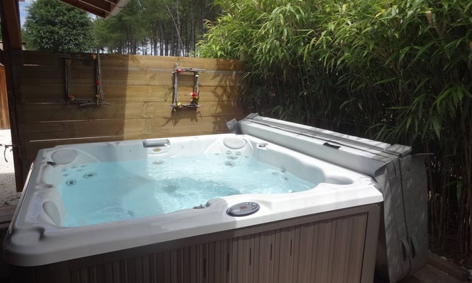 Vielle-Saint-Girons Ski Chalet | Modern chalet and cozy private Jacuzzi, calm facing the forest, near lake and ocean