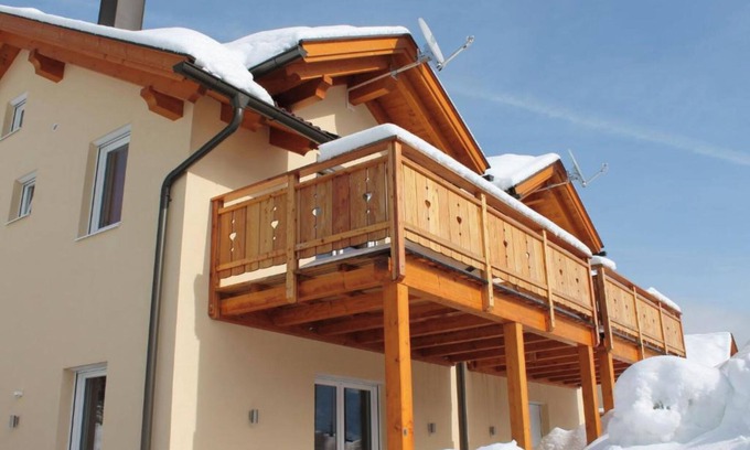 Kotschach-Mauthen Ski Chalet | Modern chalet near the slopes with a ski storage