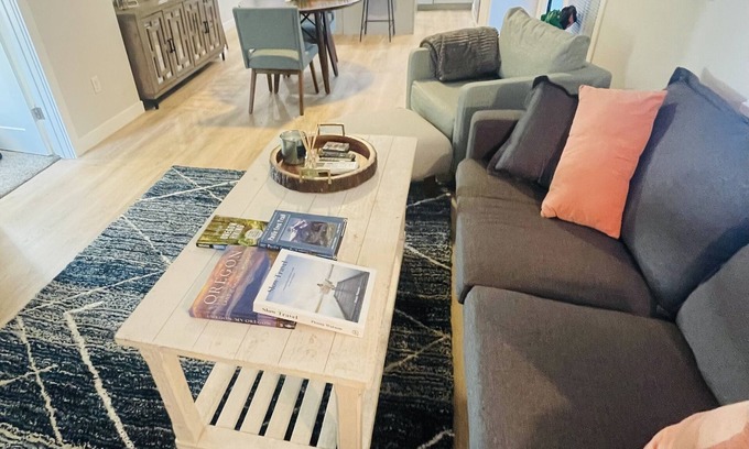 Silverton House | Modern & Charming Silverton Getaway Cottage- 1 mile from downtown!