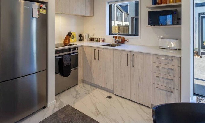 Upper Riccarton House | Modern Chic Retreat 2 Bed, 2 Bath: Riccarton