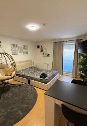 Ronsdorf Apartment | Modern city apartment with parking