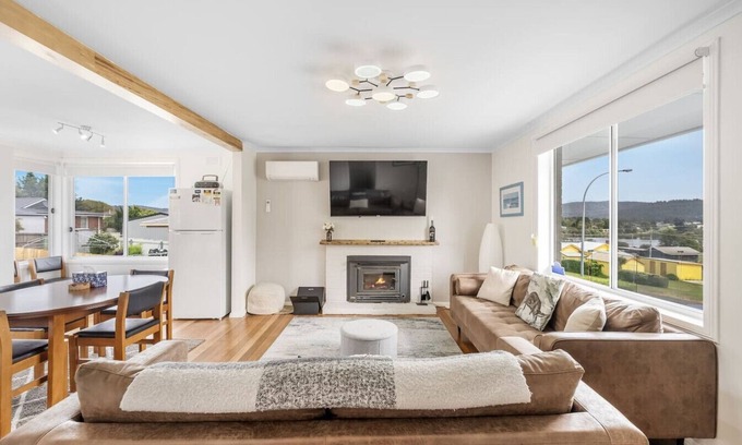 Triabunna Apartment | Modern Coastal Escape in Triabunna