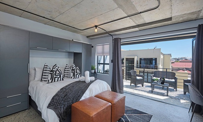 West Beach Apartment | Modern Coastal Escape 2min to Blouberg Beach With Fast WiFi and Power Backup