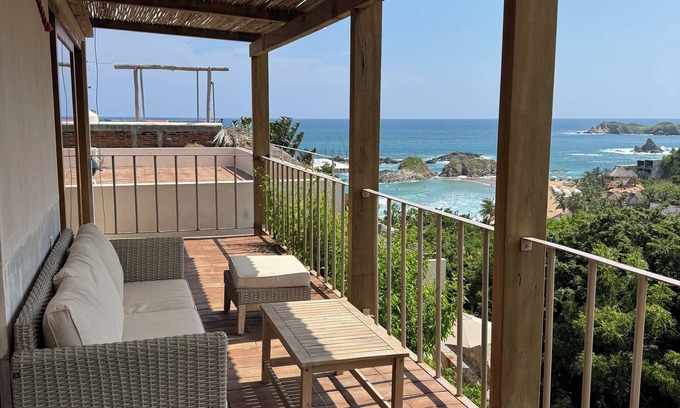 San Agustinillo House | Modern Coastal Oasis — 3 Min Walk To Beach: A/C, Pool & StarLink.