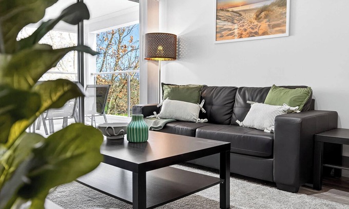 Rockingham Apartment | Modern Coastal Retreat 2BR Apt in Rockingham
