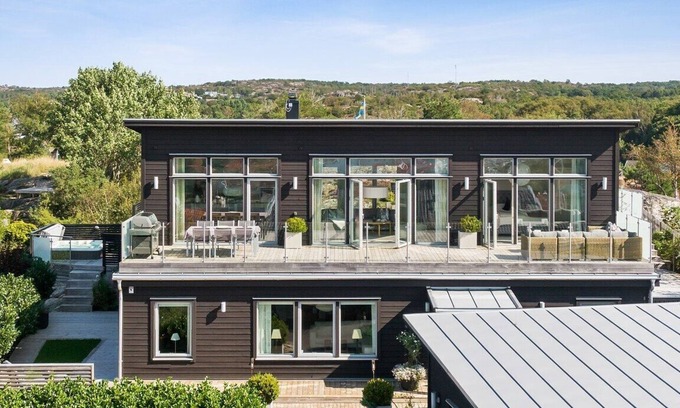 Torslanda Villa | Modern Coastal Villa with Sea View & Jacuzzi, 3-Bedroom Gem in Hjuvik Gothenburg